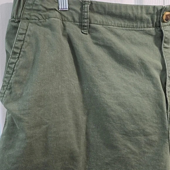 Old Navy Green Bermuda Shorts Classic Cotton Twill - Picture 4 of 11